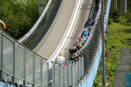 Końcowe metry biegu na skocznię/fot. Bartłomiej Kukucz - ox.pl
